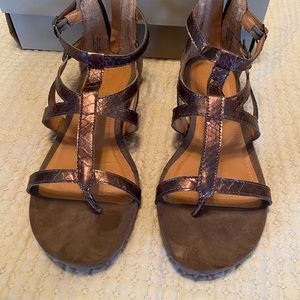 Kenneth Cole Reaction Sandals Size 9